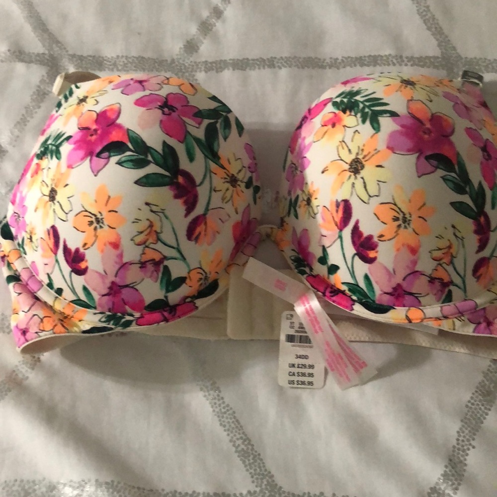 Victory Secret Push up Bra 
SOLD